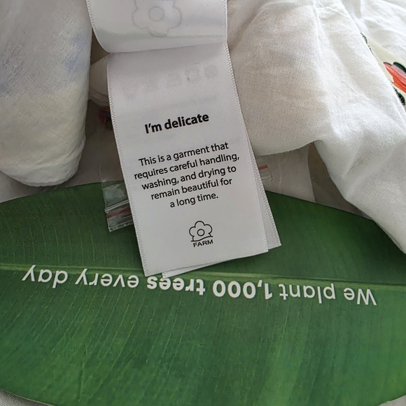 Farm Rio NWT Grandma Gift Embroidered Top L - Picture 9 of 15